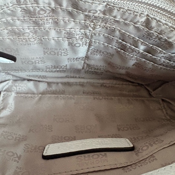 ๐ค๐คMICHAEL KORS WHITE LEATHER FLAP SHOULDER BAG!๐ค๐ค - Picture 9 of 9